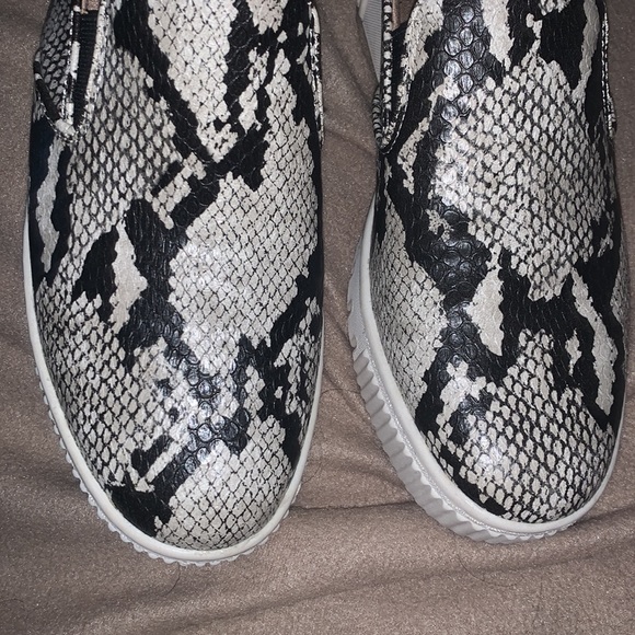 SOUL Naturalizer Trisha Python Print Loafers — 8 — Like New! - Picture 7 of 9